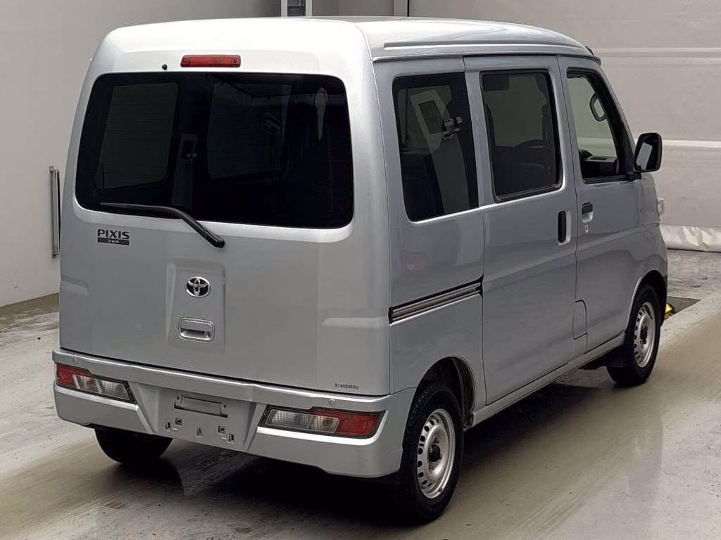TOYOTA PIXIS VAN