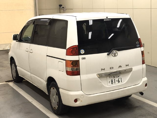 TOYOTA NOAH