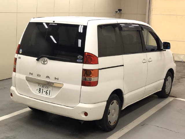 TOYOTA NOAH