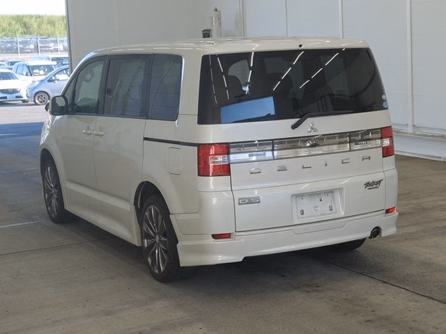 MITSUBISHI DELICA D:5