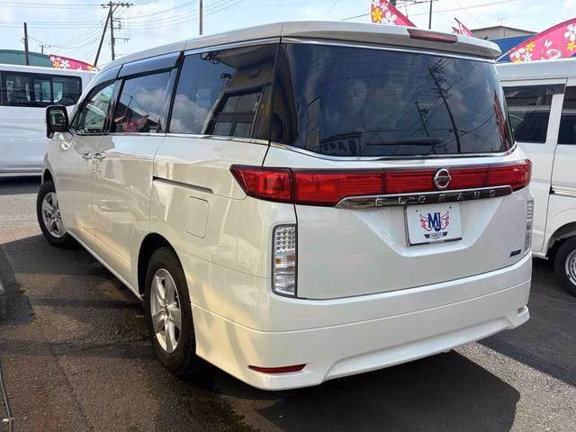NISSAN ELGRAND