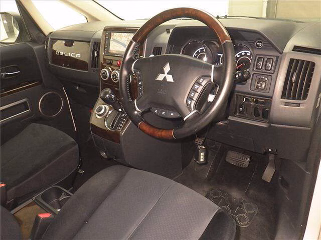 MITSUBISHI DELICA D:5