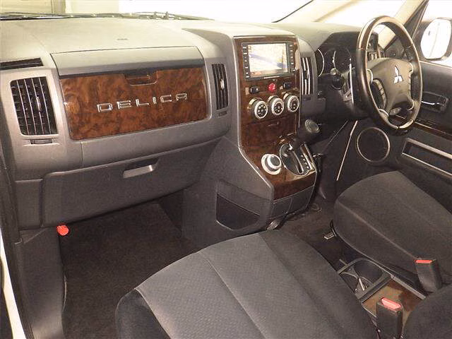 MITSUBISHI DELICA D:5