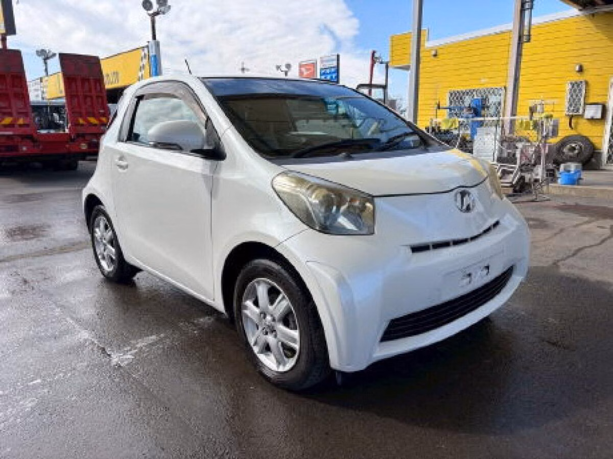 Toyota iQ