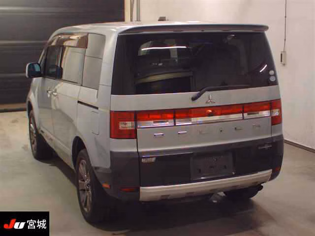 MITSUBISHI DELICA D:5