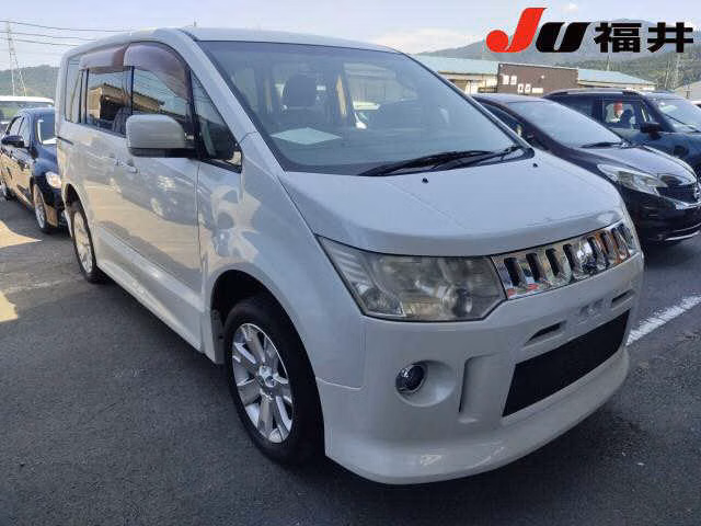 MITSUBISHI DELICA D:5