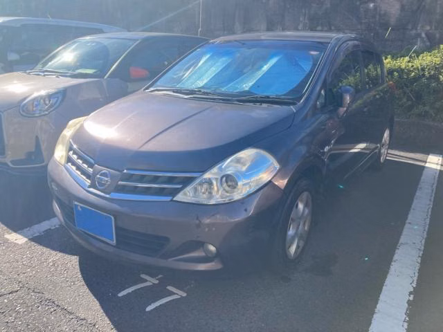 NISSAN TIIDA