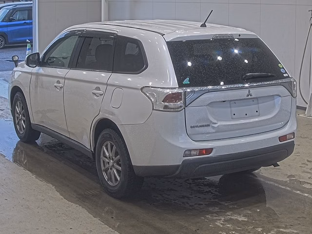 MITSUBISHI OUTLANDER
