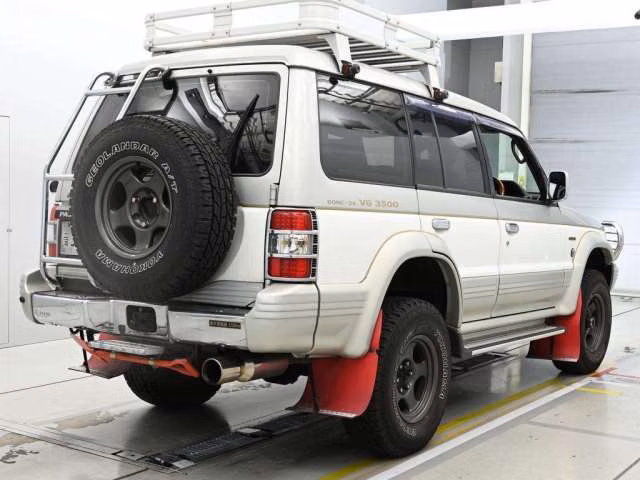 MITSUBISHI PAJERO