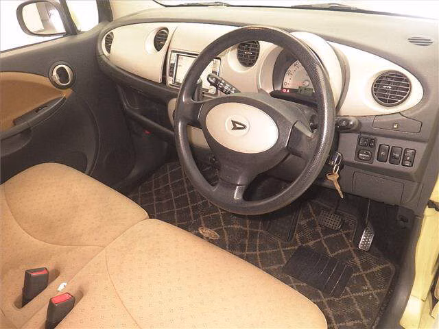 DAIHATSU MOVE LATTE