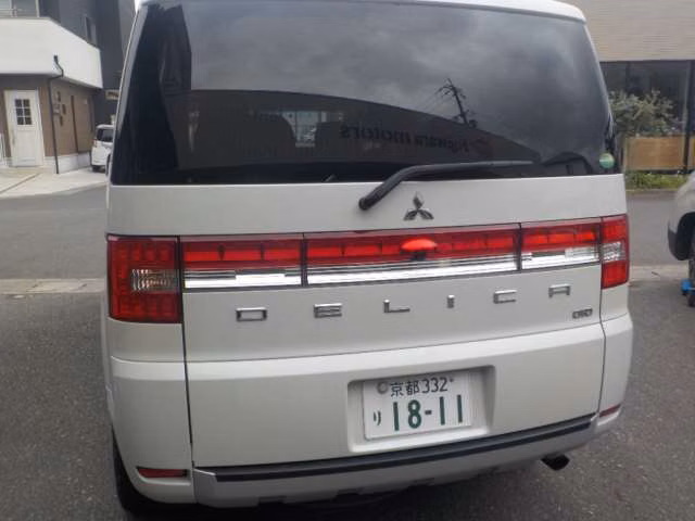 MITSUBISHI DELICA D:5