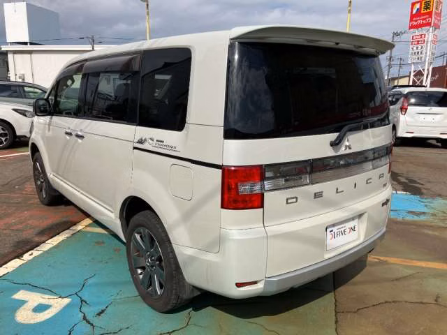 MITSUBISHI DELICA D:5