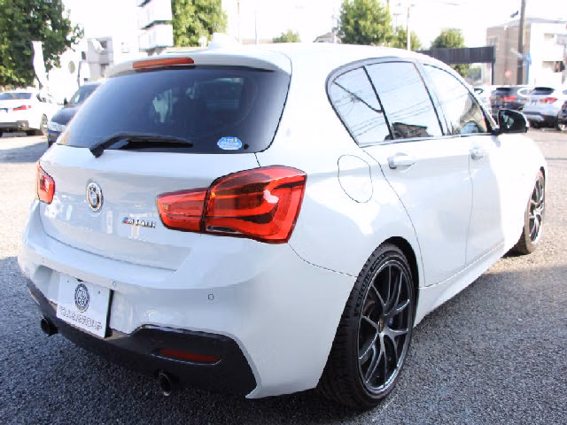 BMW 1-SERIES