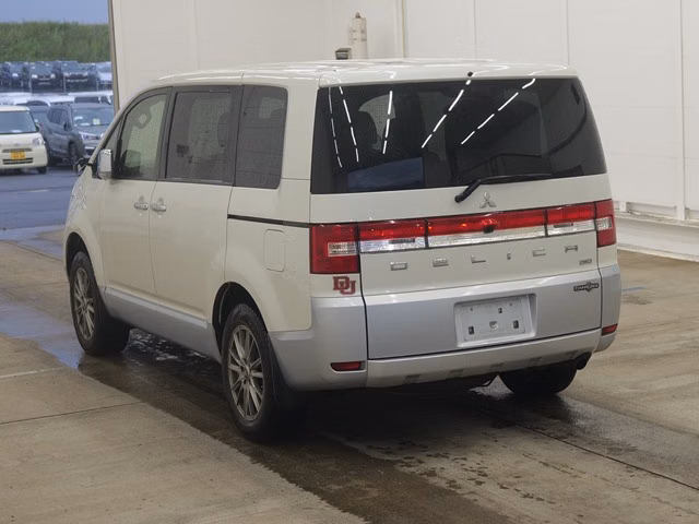 MITSUBISHI DELICA D:5