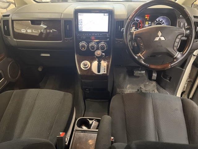 MITSUBISHI DELICA D:5