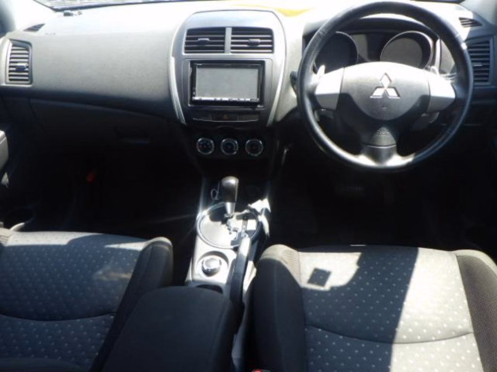 MITSUBISHI RVR