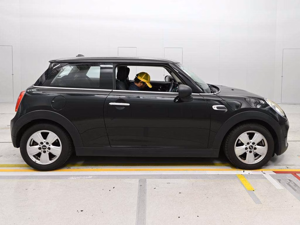 MINI HATCH
