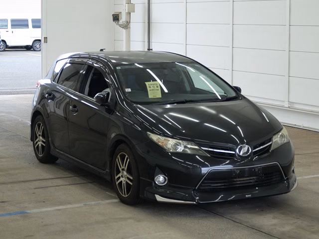 TOYOTA AURIS