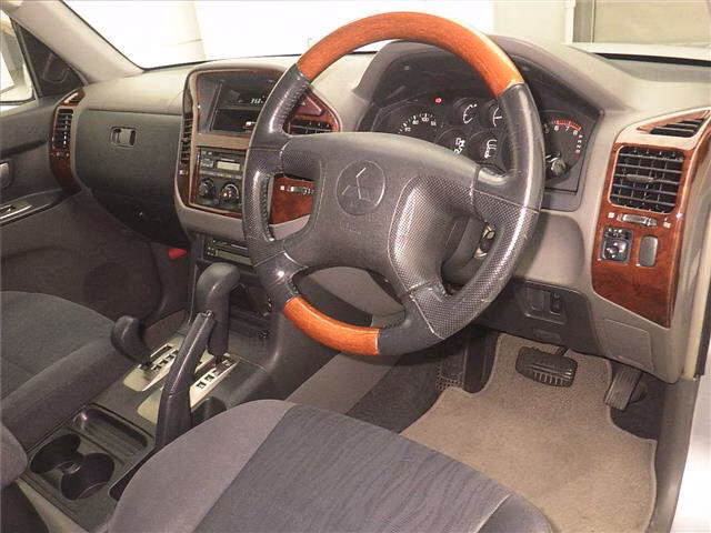 MITSUBISHI PAJERO