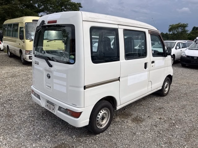 TOYOTA PIXIS VAN