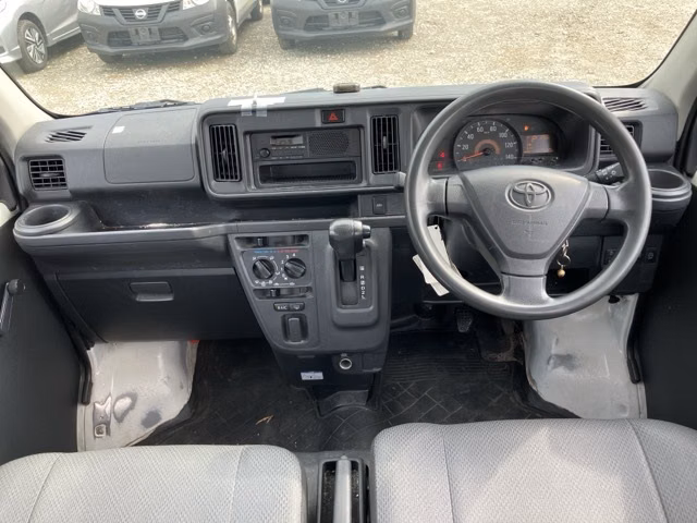 TOYOTA PIXIS VAN