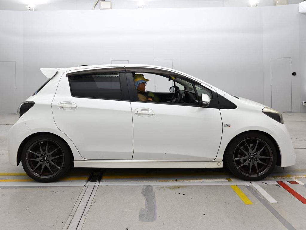 TOYOTA VITZ