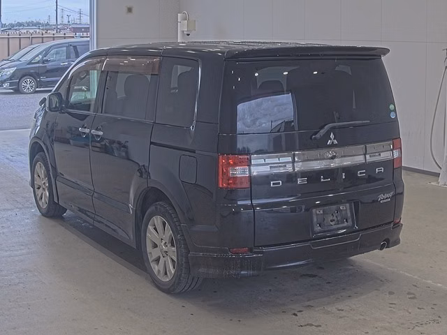MITSUBISHI DELICA D:5