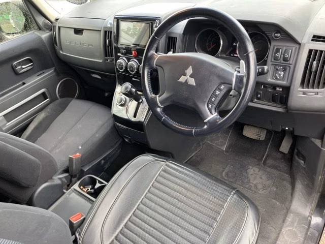 MITSUBISHI DELICA D:5
