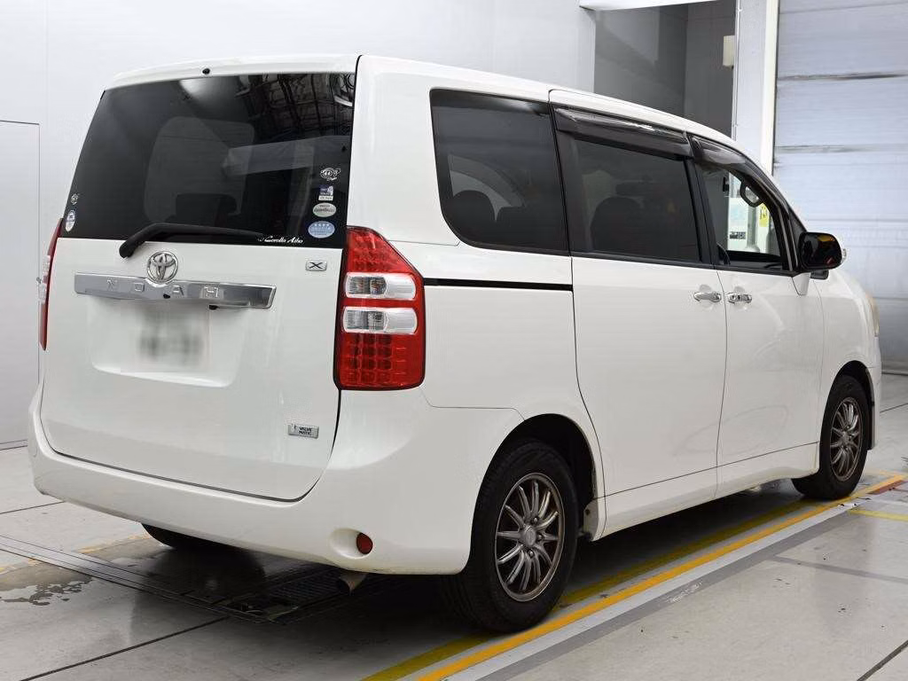 TOYOTA NOAH