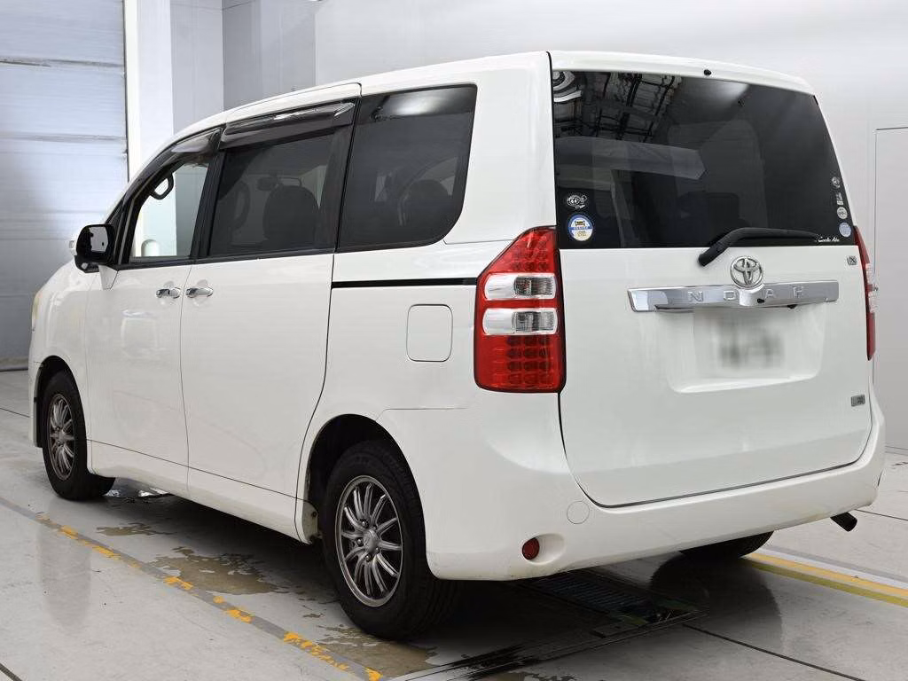TOYOTA NOAH