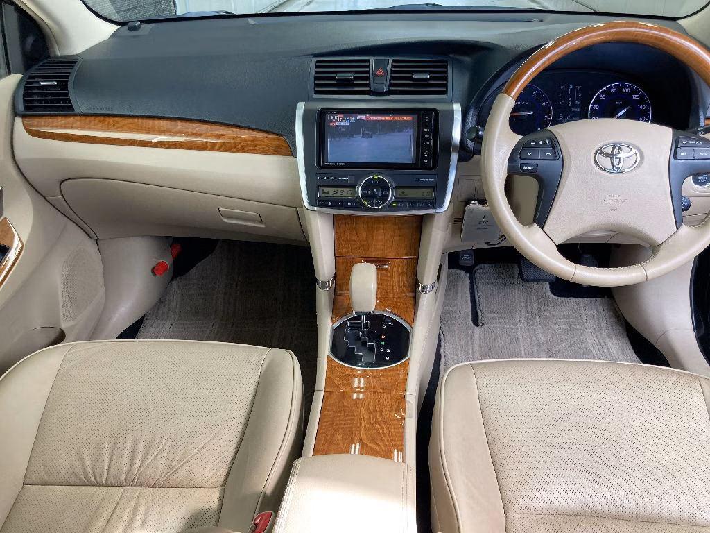 TOYOTA PREMIO