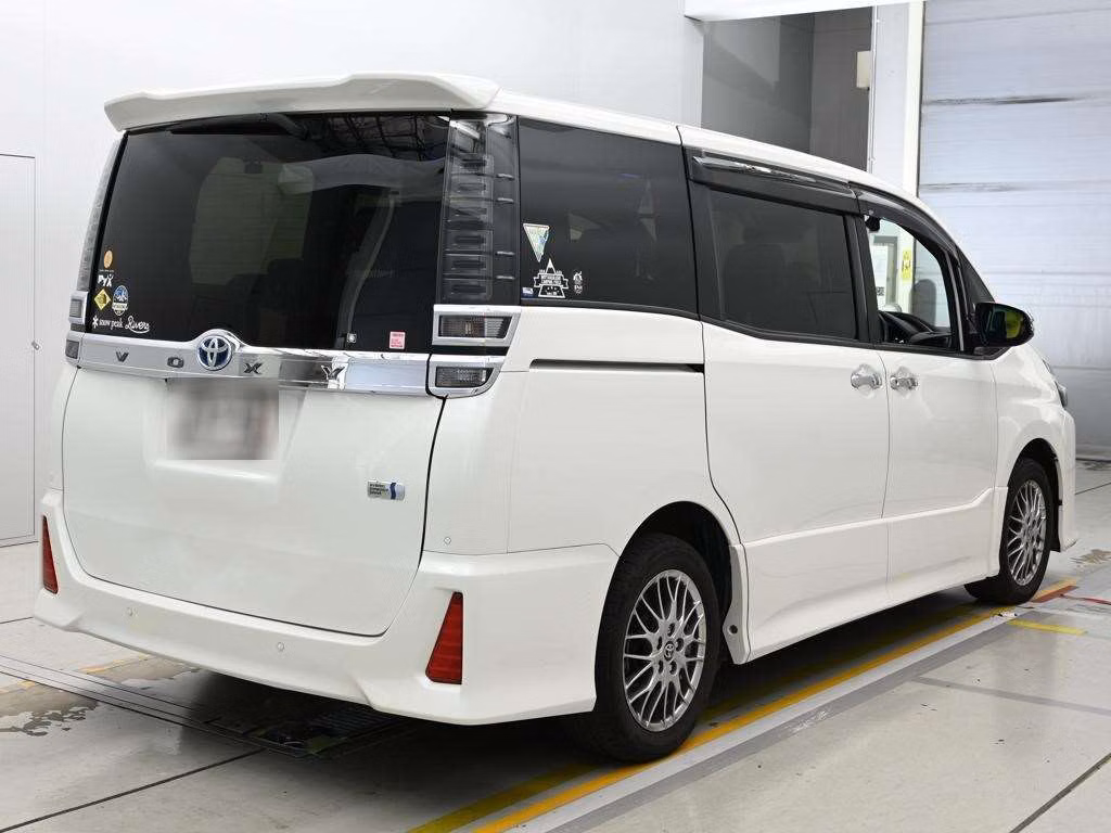 TOYOTA VOXY