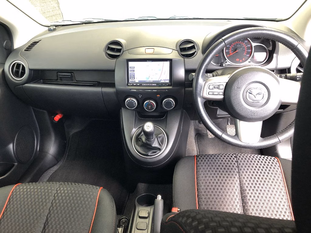 MAZDA DEMIO
