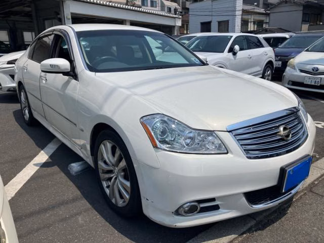 NISSAN FUGA