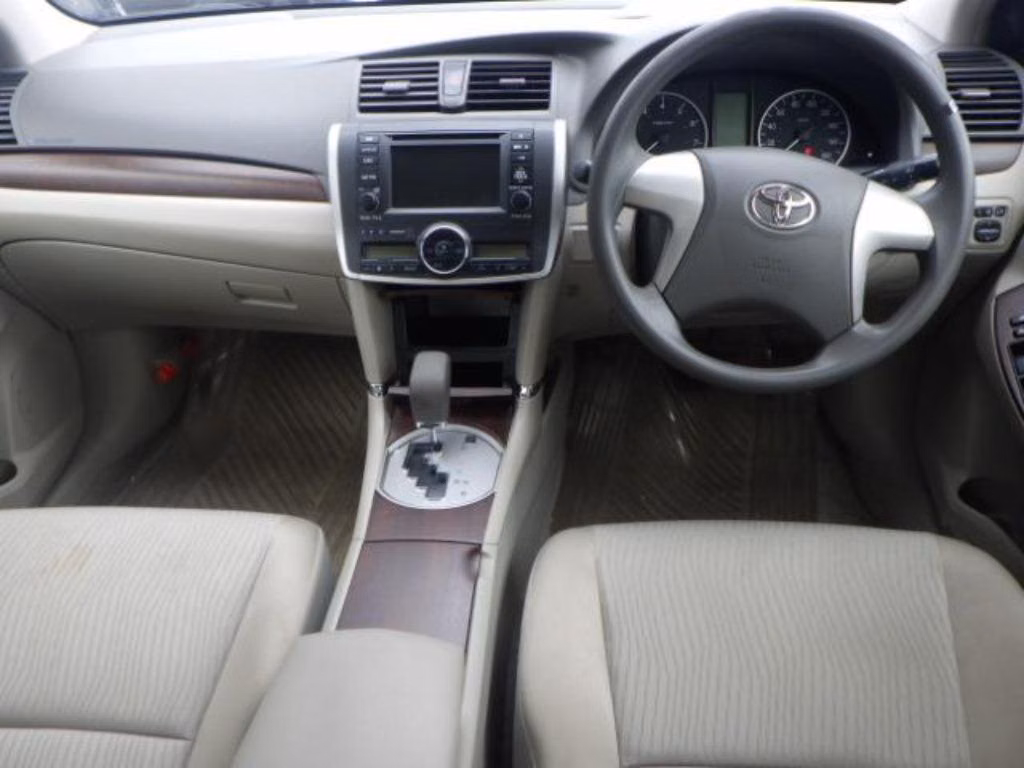 TOYOTA PREMIO