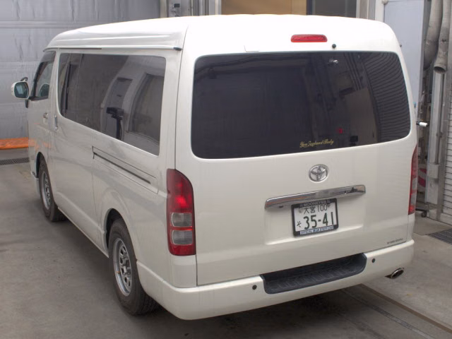 TOYOTA REGIUS ACE