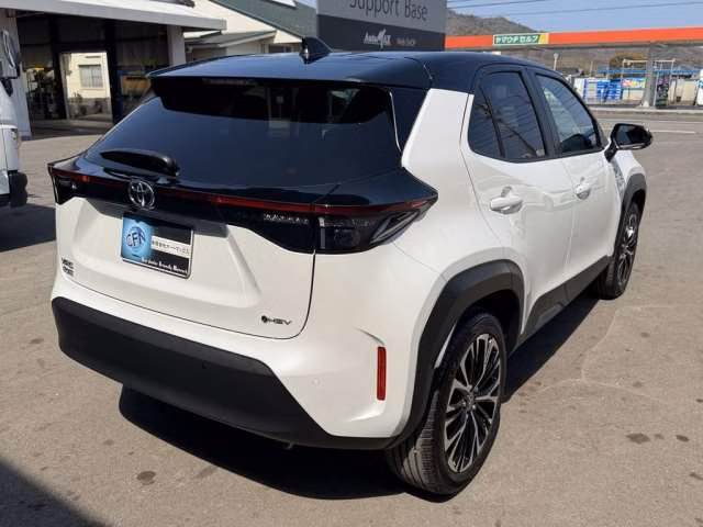 TOYOTA YARIS CROSS