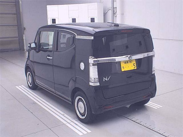HONDA N-BOX SLASH
