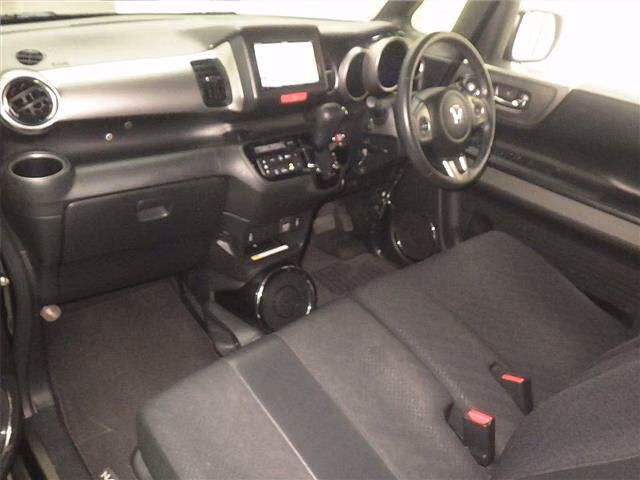 HONDA N-BOX SLASH