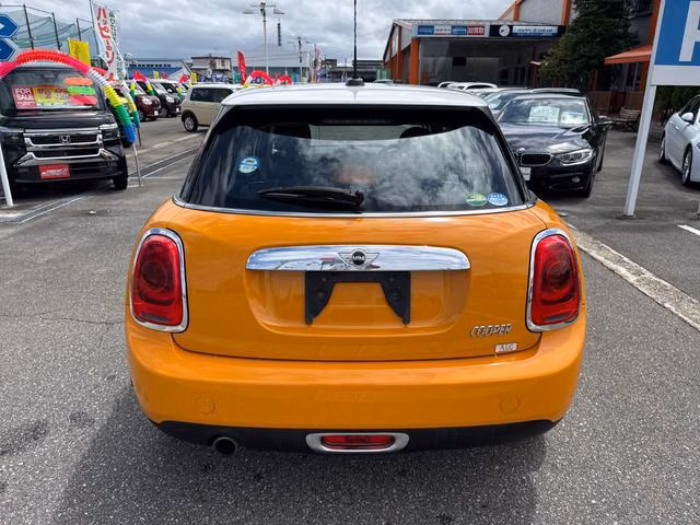MINI HATCH