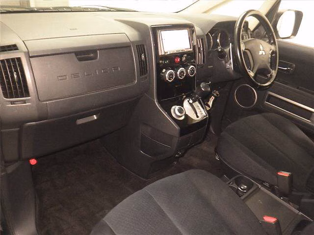 MITSUBISHI DELICA D:5