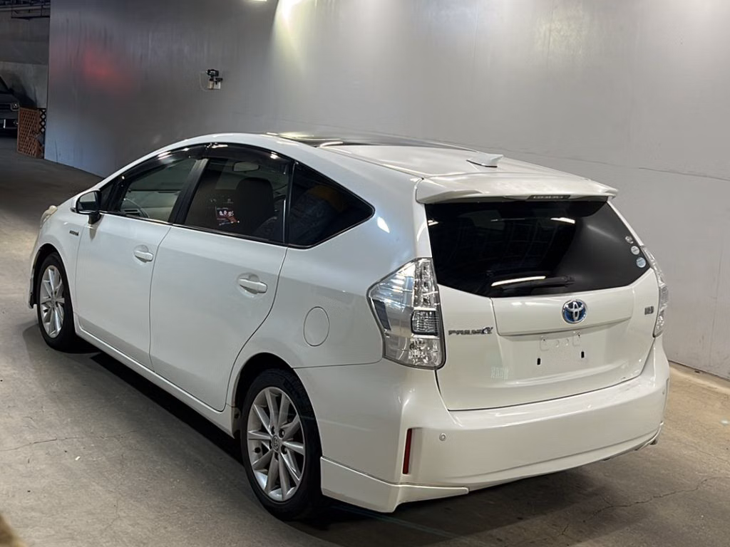 TOYOTA PRIUS ALPHA
