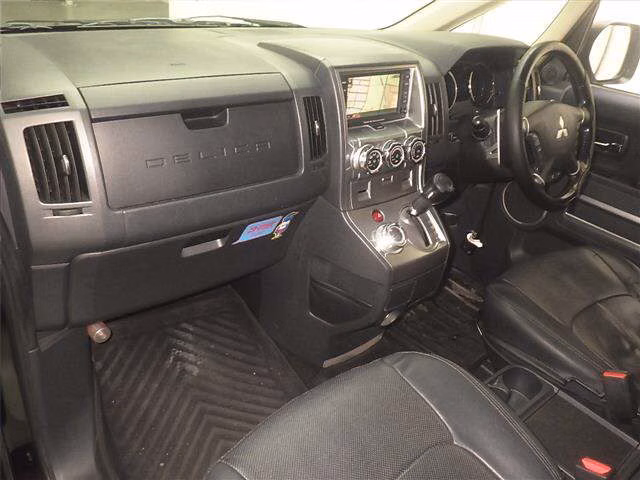 MITSUBISHI DELICA D:5