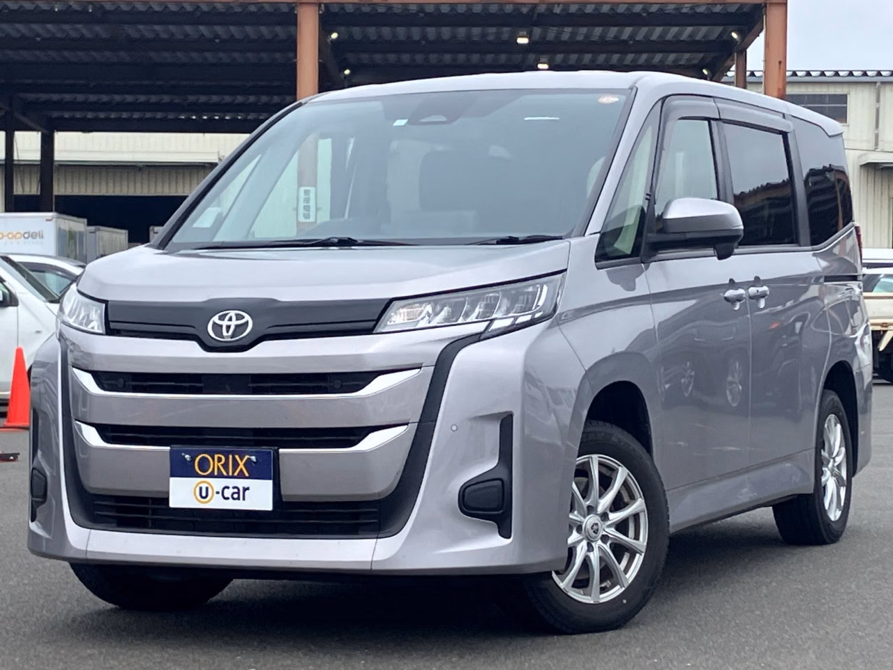 TOYOTA NOAH