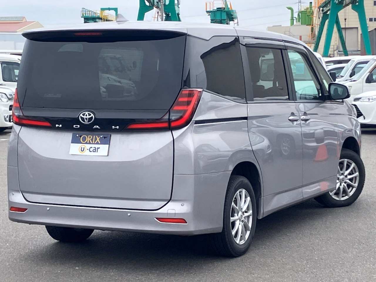 TOYOTA NOAH