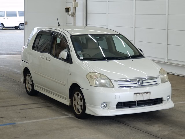 TOYOTA RAUM