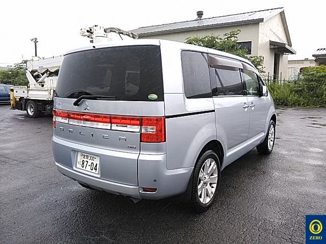 MITSUBISHI DELICA D:5
