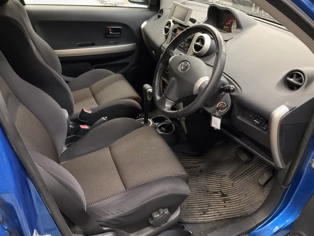 TOYOTA IST