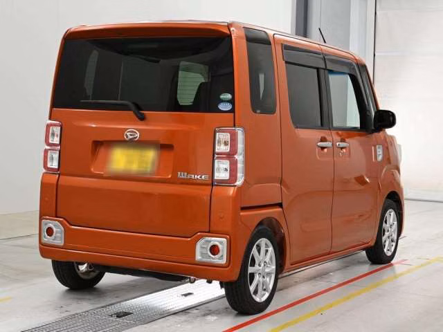 DAIHATSU WAKE