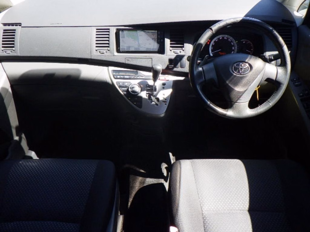 TOYOTA ISIS